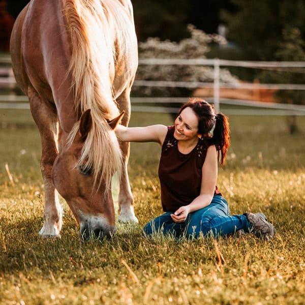 Bild zeigt Testimonial Steffi - Stimme für Divine Podcast
